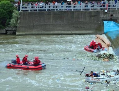 Βίντεο: Πρωτοφανής τραγωδία στη Κίνα - 17 κωπηλάτες νεκροί κατά την διάρκεια προπόνησης σε ποταμό!